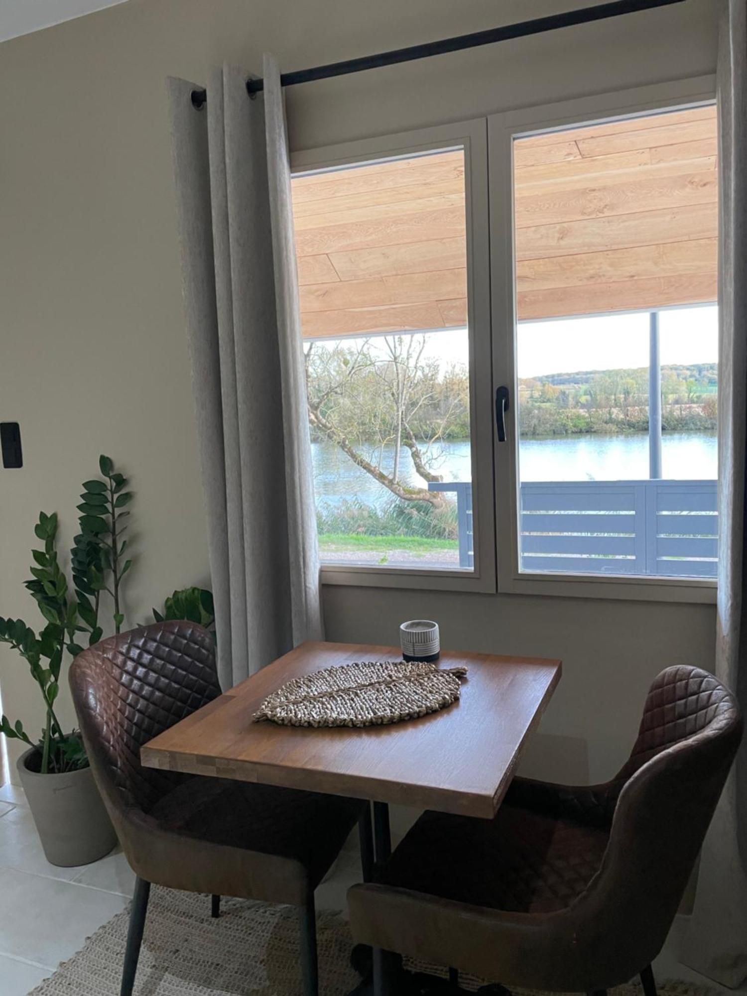 Maison Au Bord De L'Eau Les Roches Rochefort-sur-Nenon Exterior foto
