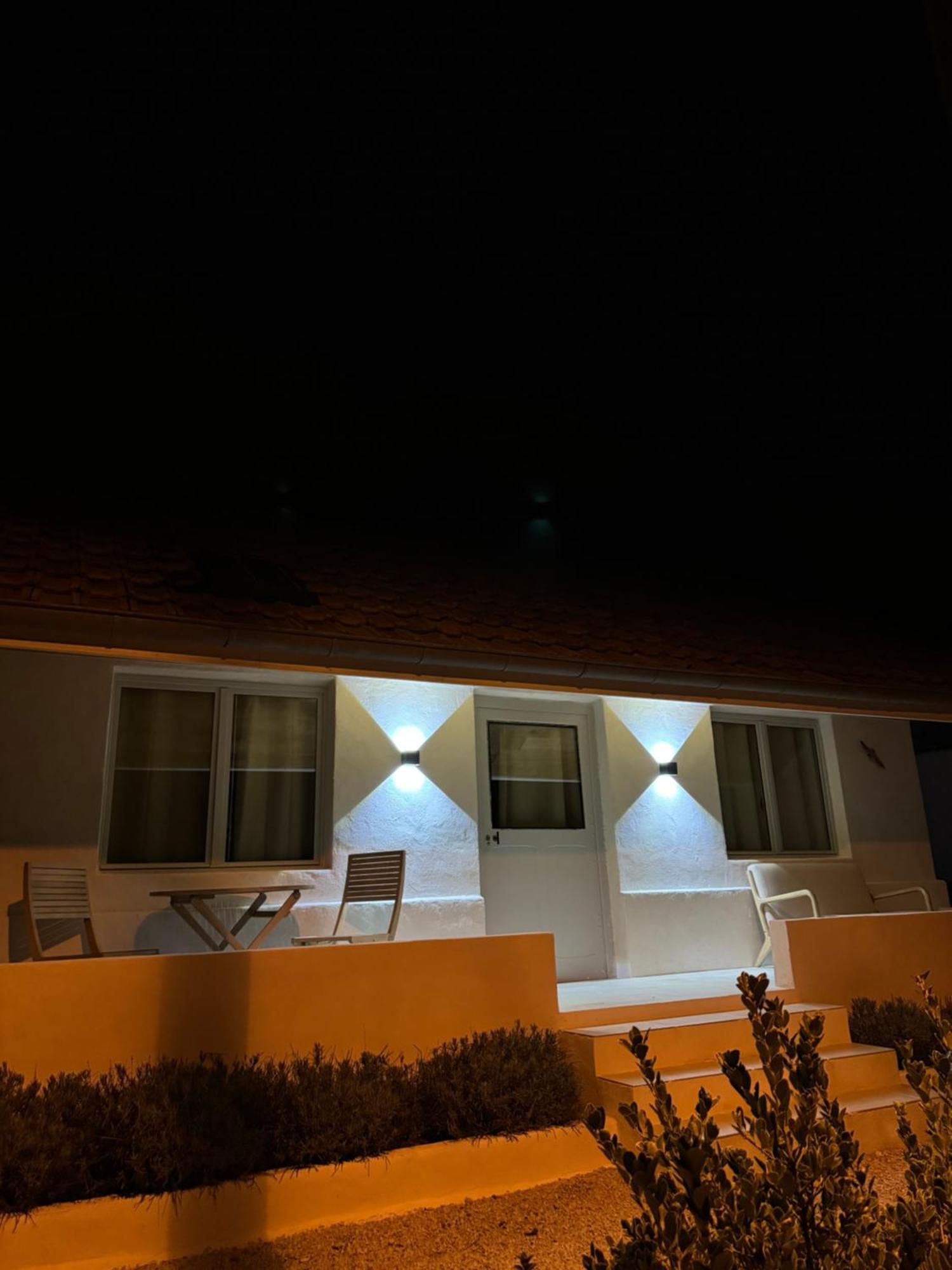 Maison Au Bord De L'Eau Les Roches Rochefort-sur-Nenon Exterior foto